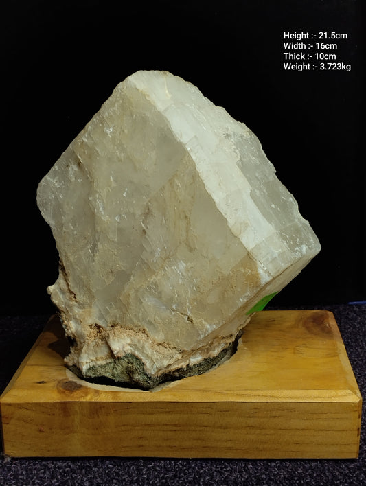 Lunaris Clear Quartz Formation