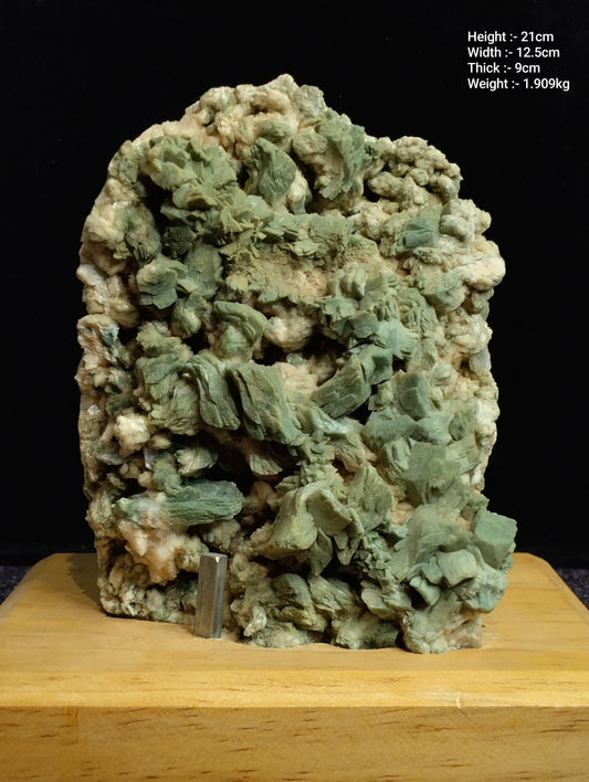 Karam Green Aura (Verdant Crest Mineral Sclupture)