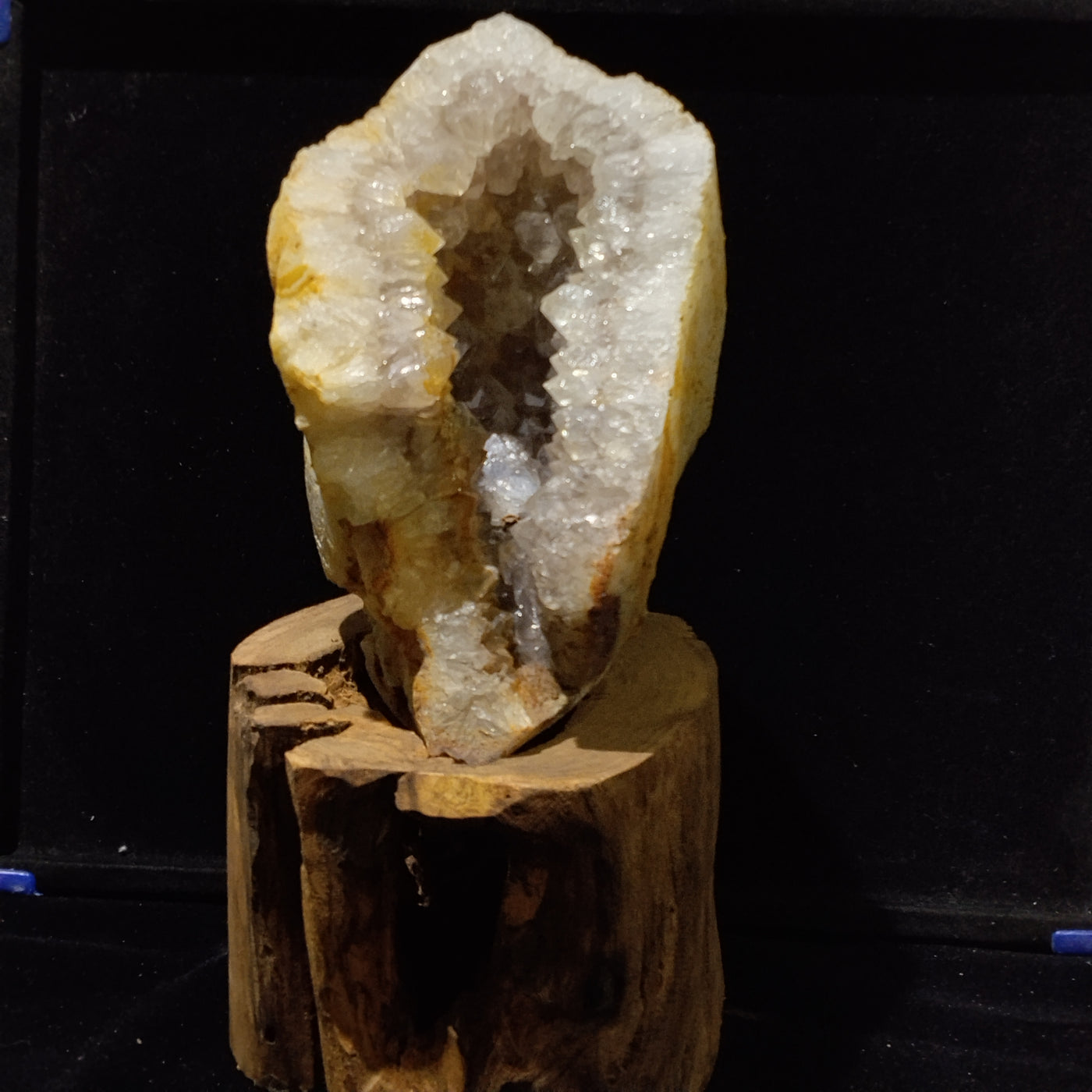 AuraShell – a protective and radiant energy vessel