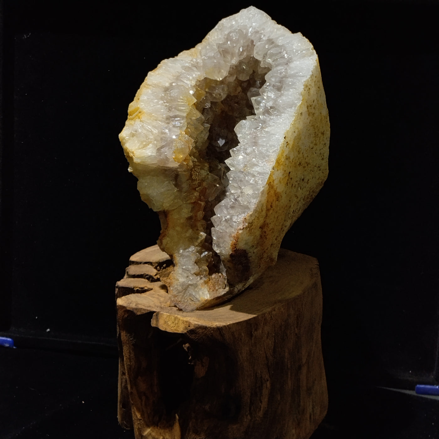 AuraShell – a protective and radiant energy vessel